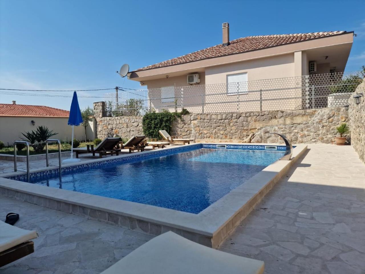 Villa Bojana Neodi